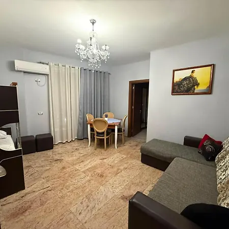 Dea's In Center Of شقة Velipojë