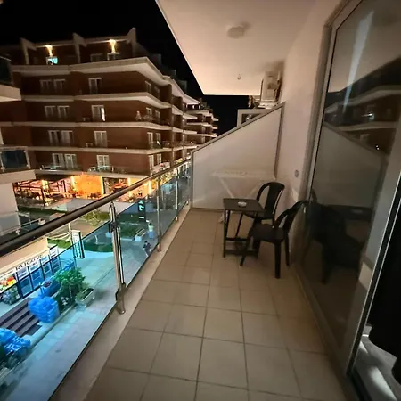 Dea's In Center Of Apartment Velipojë